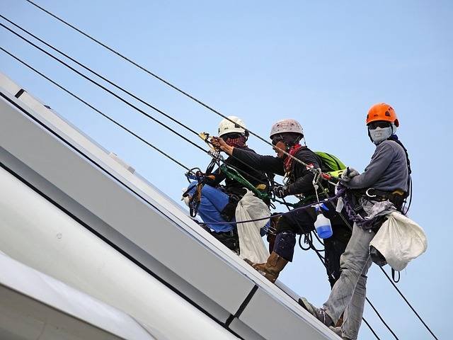 travail en hauteur &eacute;chelle chantier